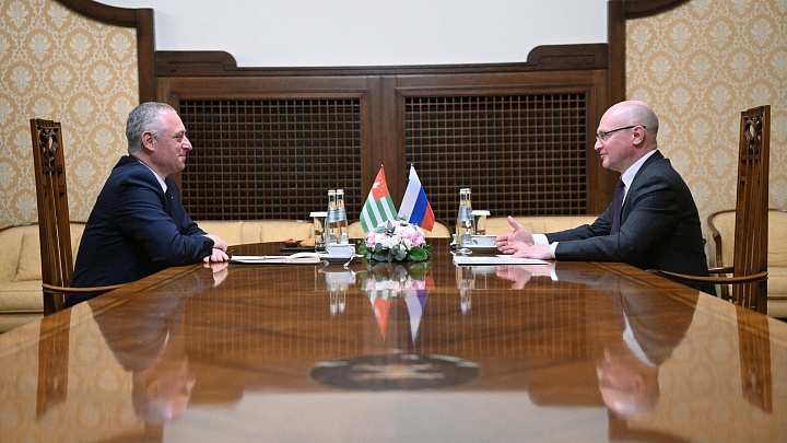 Кириенко и Гунба обсудили модернизацию сетевого хозяйства Абхазии