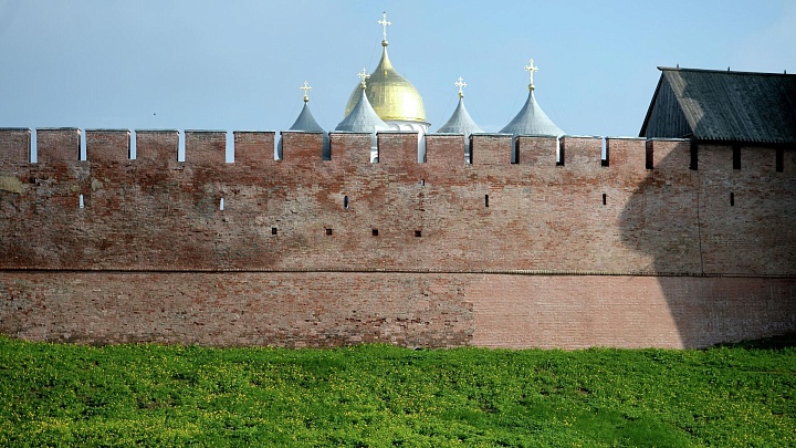 Археологи обнаружили в Великом Новгороде клад с монетами и украшениями