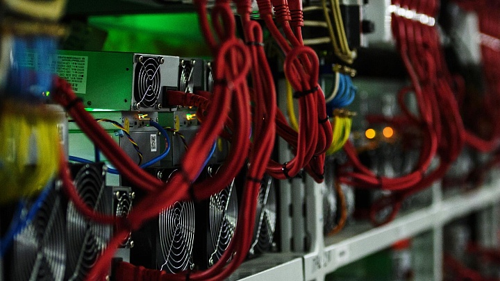 Новак призвал усилить ответственность за нарушение запрета криптомайнинга