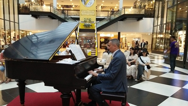 Пианист, больше десяти лет работавший в Таиланде, хочет выступить на Кубани
